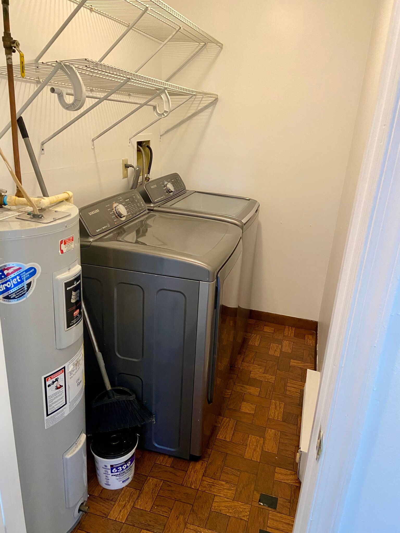 Laundry hookup. Washer & dryer not provided. - 2710 S 2nd St