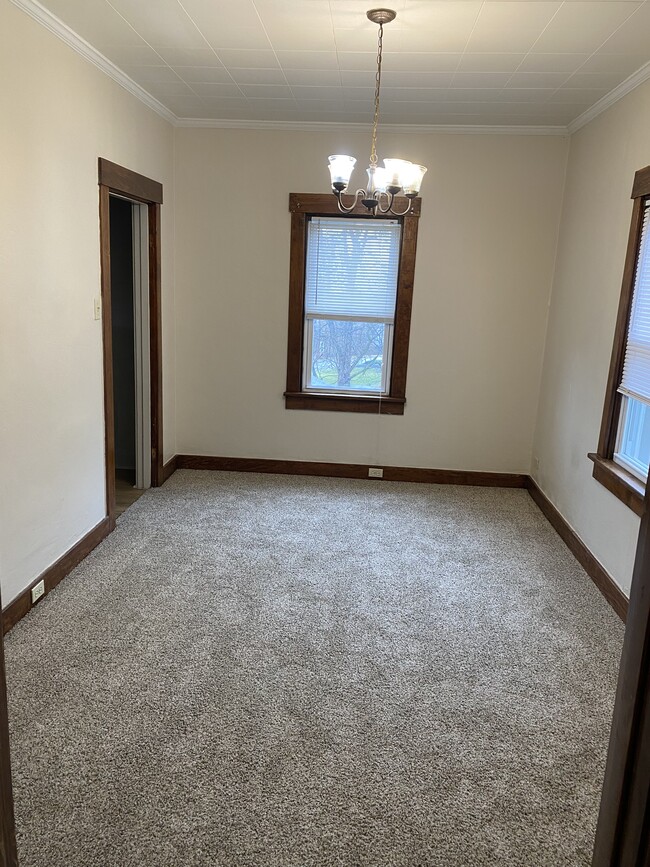 Nice size dining room - 3311 Lincoln Ave