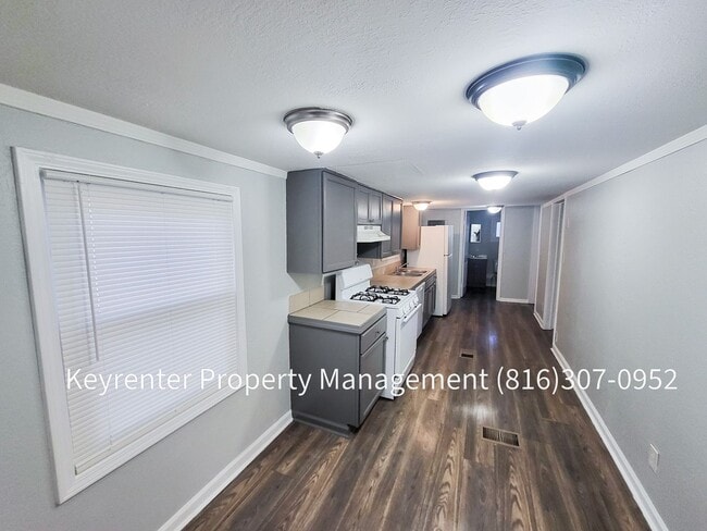 Building Photo - 2 Bed 1 Bath ready to rent!