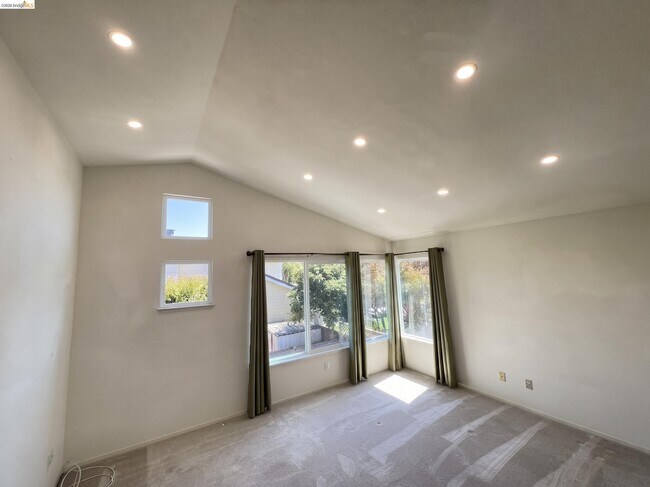 Building Photo - 70 Seabreeze Dr