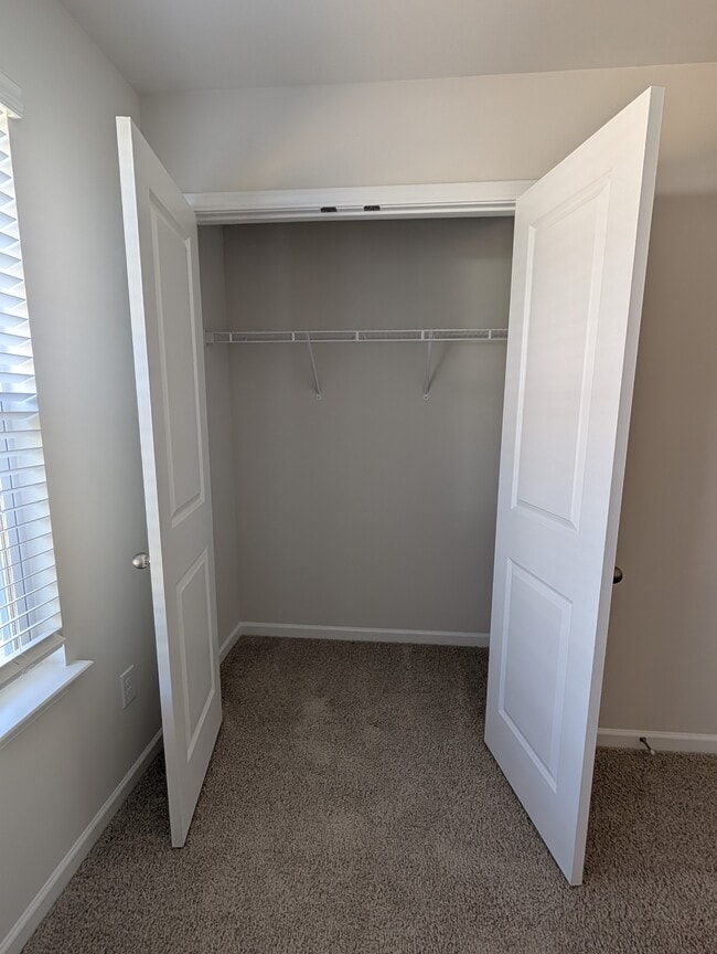Building Photo - 1664 Hallview Ct