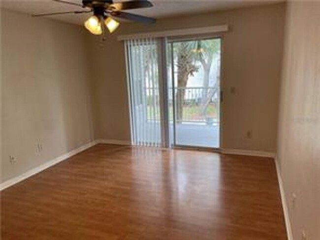 Building Photo - Bright and Spacious 2 BR / 2 BA Condo in C...