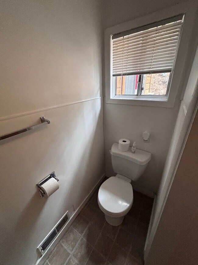 Building Photo - 405 - BEAVER DUPLEX