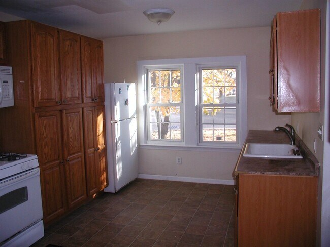 Building Photo - Renovated 2 Bedroom – First Floor Apartment in East Greenwich!