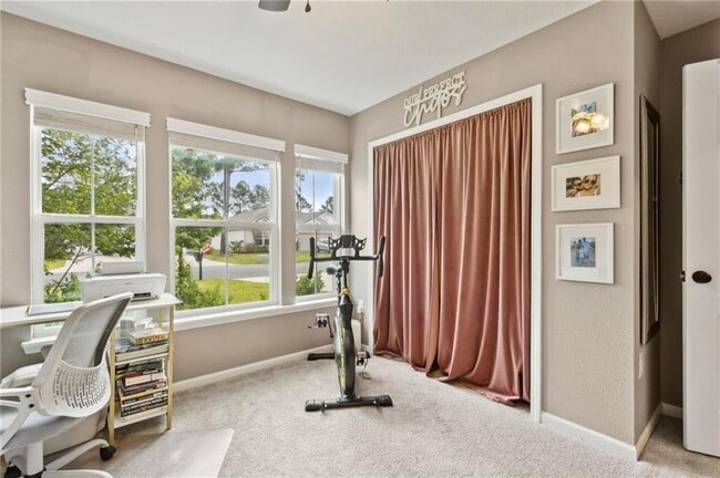 Building Photo - 300 Chinquapin Dr