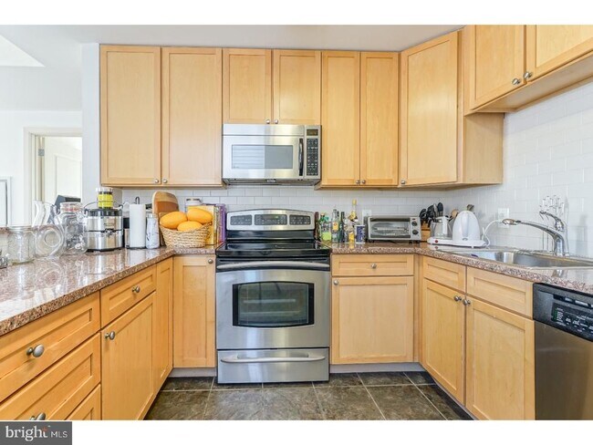 Building Photo - 111 S 15th St