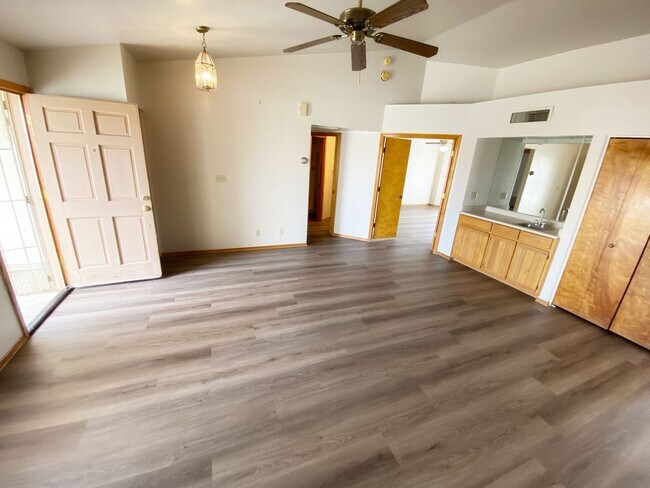 Building Photo - 11343 W Townley Ave