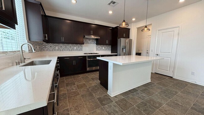 Building Photo - 1685 Camellia Ln