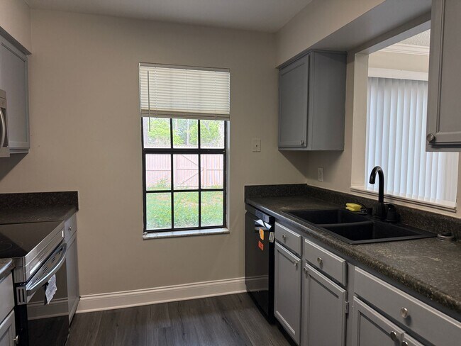 Building Photo - 2/2 Town Home in Casselberry