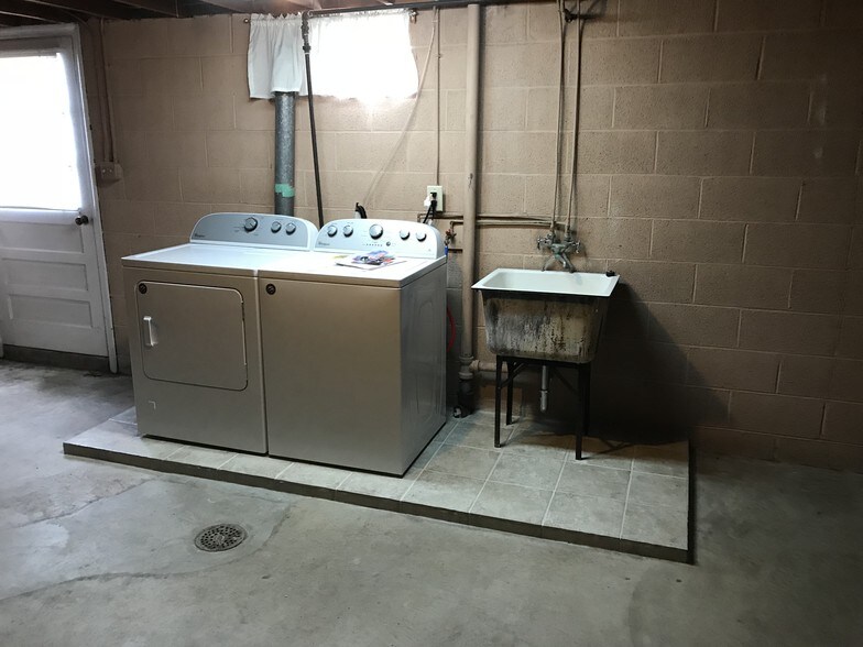 Basement Laundry - 135 Grandview Dr