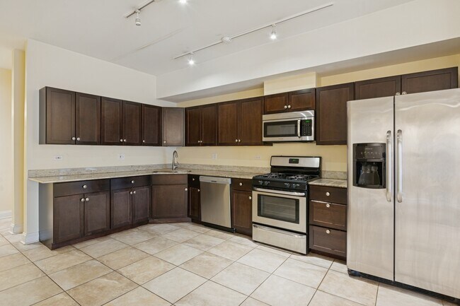 Building Photo - 2801 W Ardmore Ave