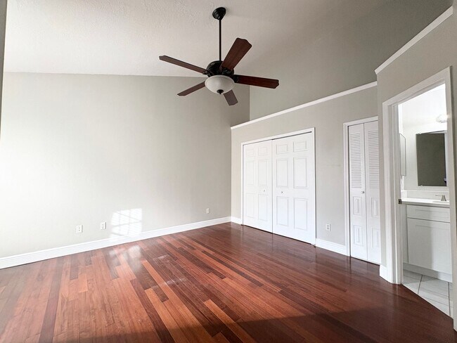 Building Photo - 690 Roaring Dr