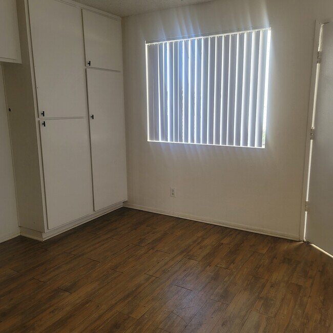 Dinning room - 8155 Langdon Ave