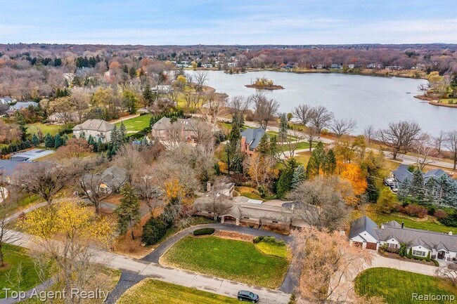 Building Photo - 5760 Snowshoe Cir