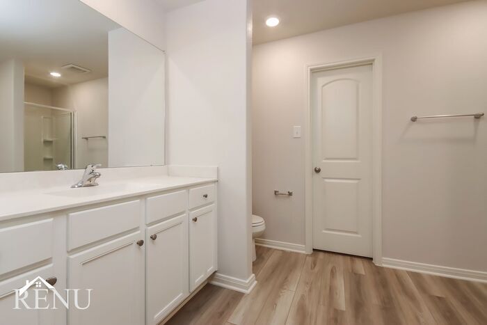 Building Photo - 10478 Sweetwater Creek Dr