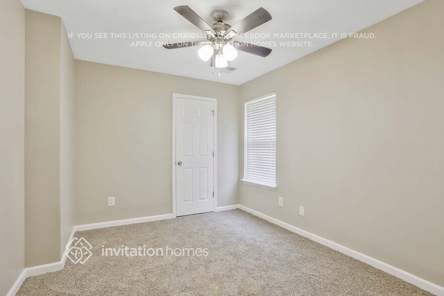 Building Photo - 2613 Lake Park Bend