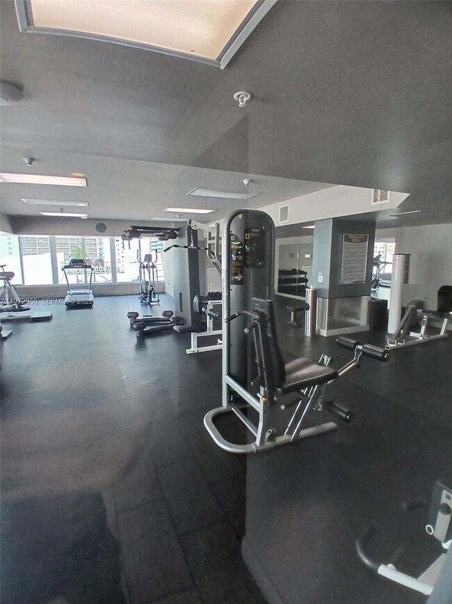 Building Photo - 275 NE 18th St