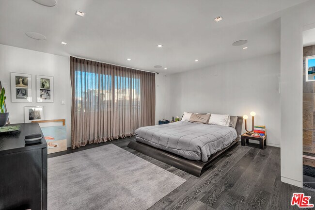 Building Photo - 1 Driftwood St