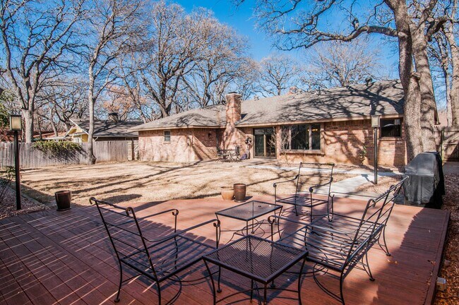 Building Photo - 2947 Southridge Dr