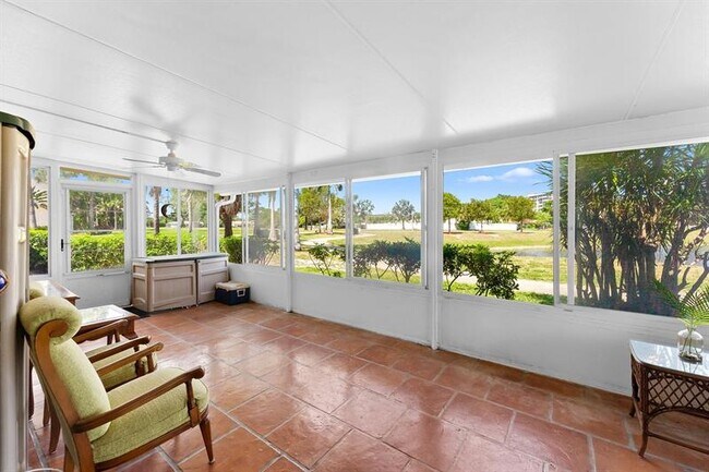 Building Photo - 3015 N Palm Aire Dr