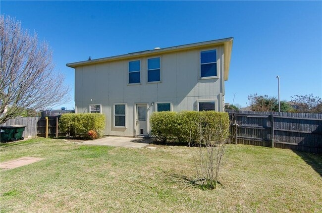Building Photo - 915 Churchill Farms Dr