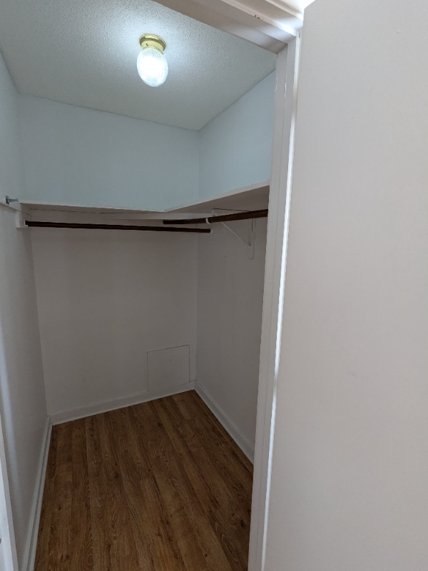 Building Photo - 12 Thompson Rd