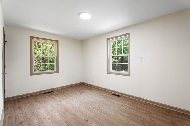 Building Photo - 404 S Audubon Ave