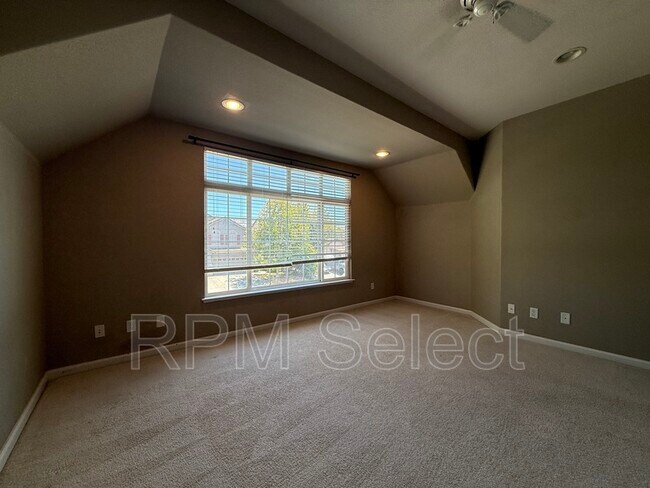 Building Photo - 637 Lavastone Dr