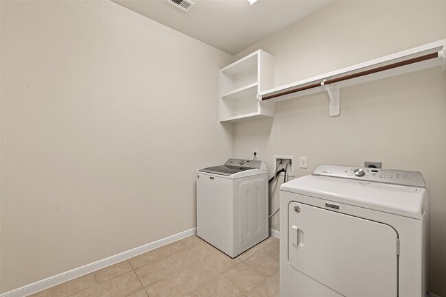 Building Photo - 25354 Holton Ridge Dr