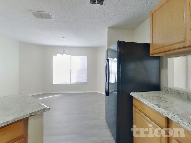 Building Photo - 10526 Kinderhook Dr