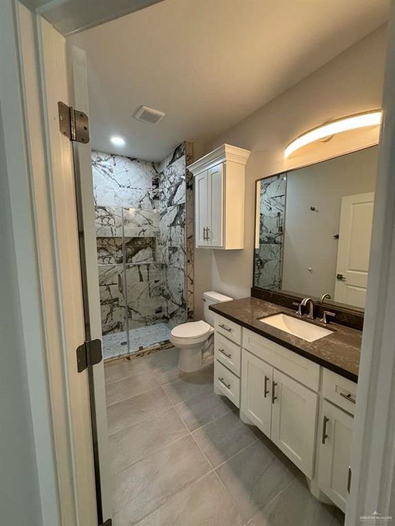 Building Photo - 13 Clarence Dr