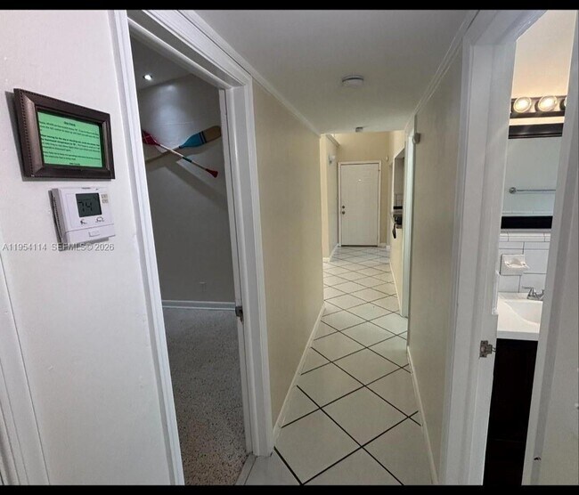 Building Photo - 2719 Taylor St