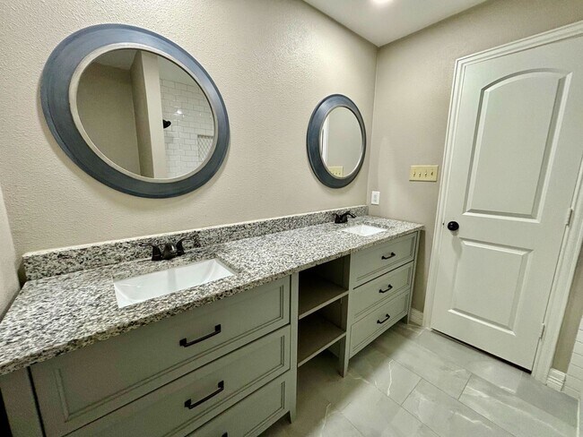 Building Photo - Completely Remodeled 4 bedroom Home