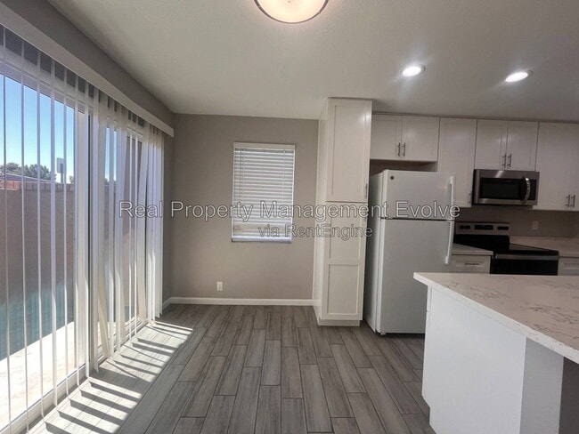 Building Photo - 408 W Blackhawk Dr