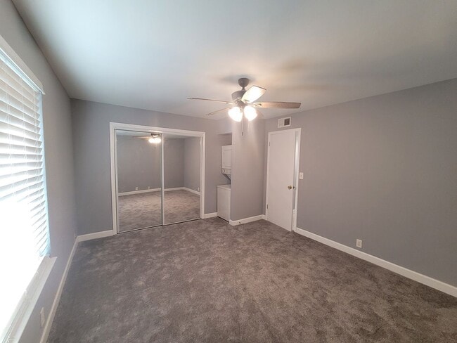 Building Photo - Historic St. Andrews!  Newly Remodeled! 1 bedroom 1 bath condo/1st Floor