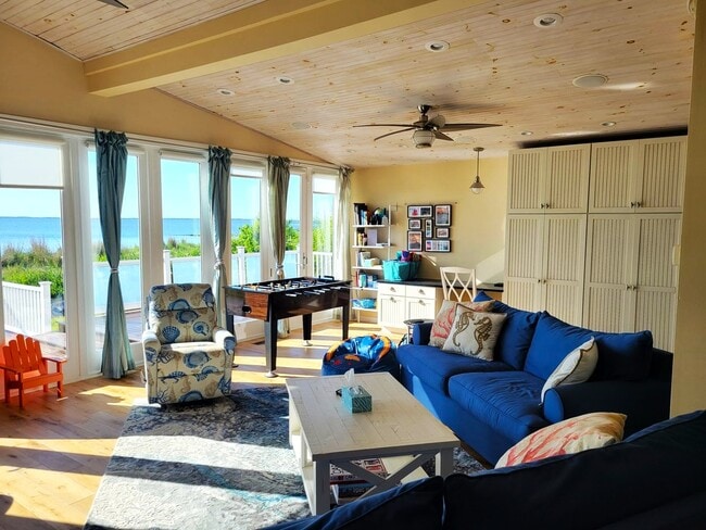 Building Photo - 8034 Riverview Rd