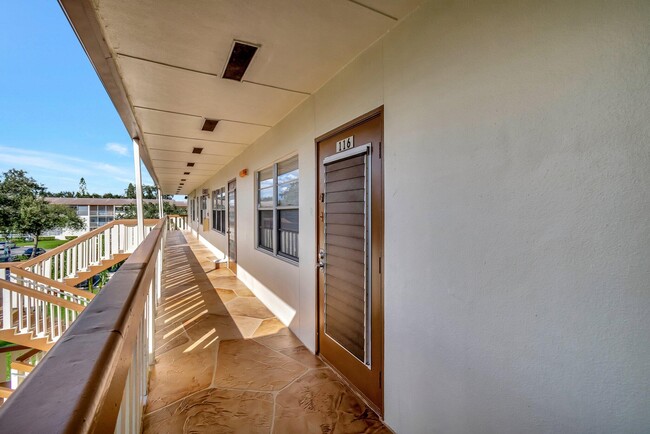 Building Photo - 116 Mansfield C