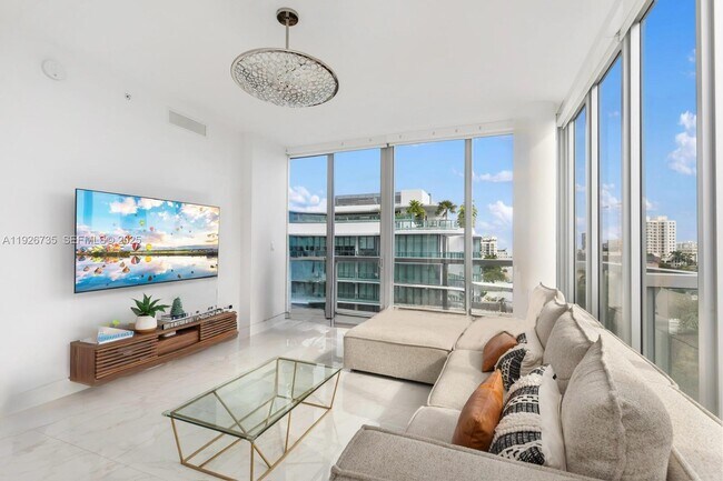 Building Photo - 9940 W Bay Harbor Dr