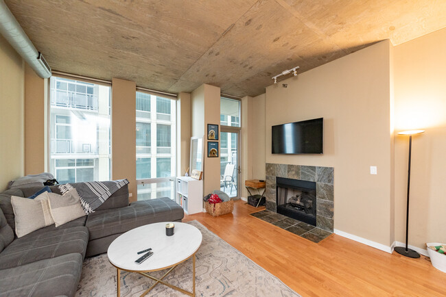 Building Photo - 700 N Larrabee St