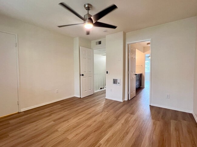 Building Photo - Beautiful Two Story 2Bd 1.5Ba Townhouse Ne...