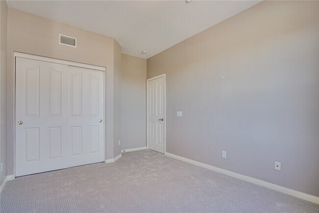 Building Photo - 6257 Pacific Pointe Dr