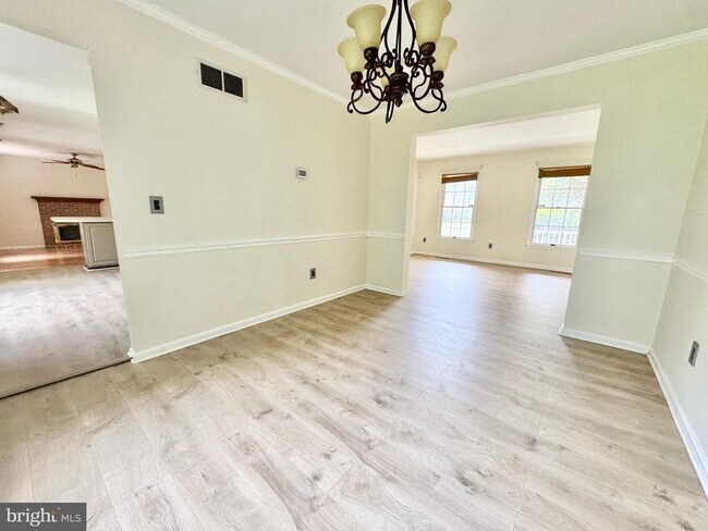 Building Photo - 501 Falcon Dr