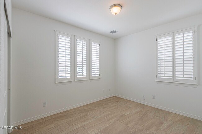 Building Photo - 10725 Walden Pond St