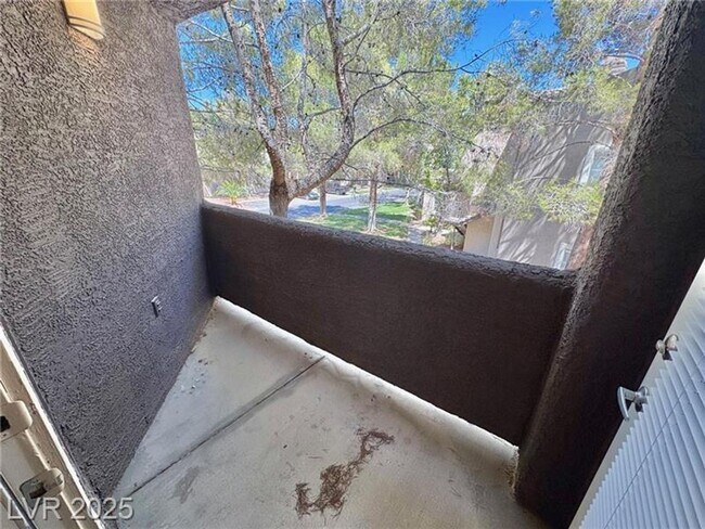 Building Photo - Well-maintained condo located in a convenient Southwest Las Vegas community. Attached 2 car garage.