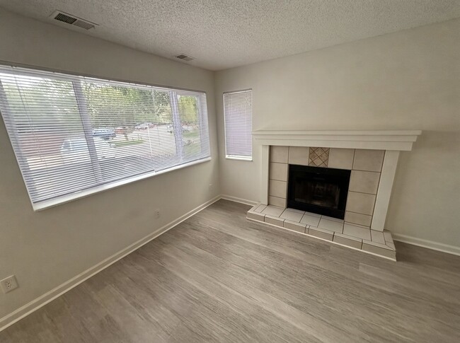 Building Photo - 650 Walden Cir