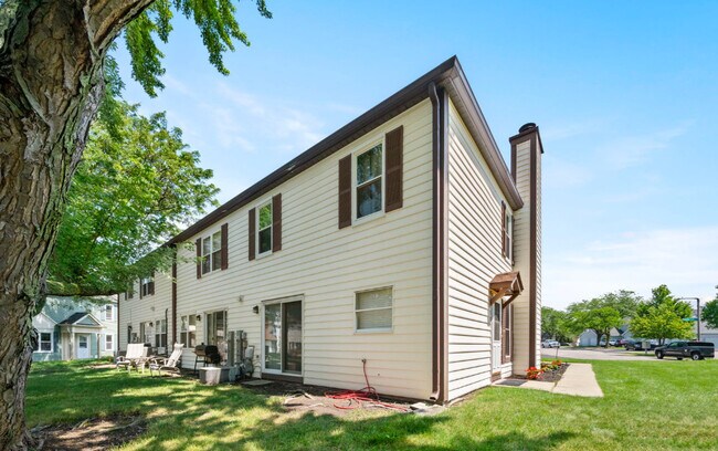 Building Photo - 2651 Country Oaks Ct