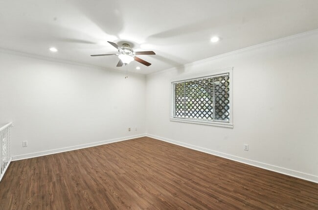 Building Photo - Inviting 3-bedroom, 2-bathroom home in the...