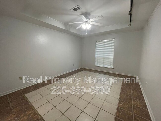 Building Photo - 9147 Fox Run Ave