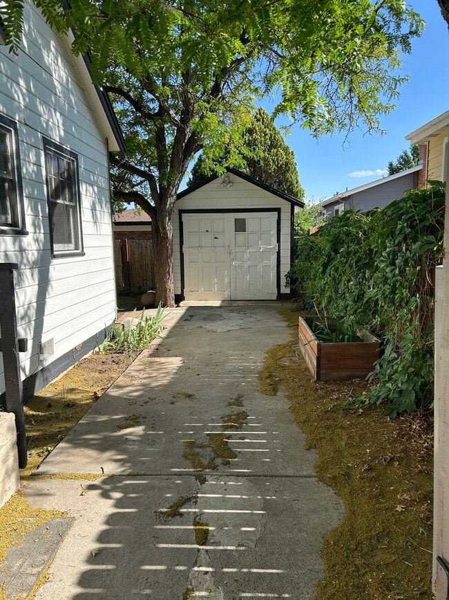 Building Photo - **MIDTOWN - READY FOR MOVE IN** 2 Bedroom/...