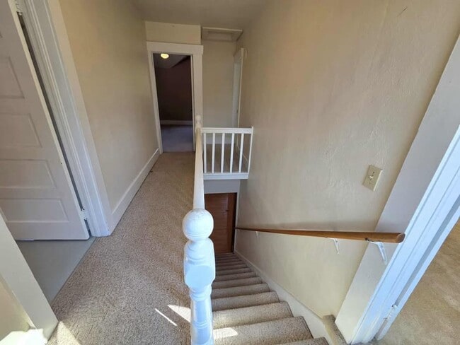 Building Photo - Large 4 Bedroom 2 Bath in Quaint Waterville